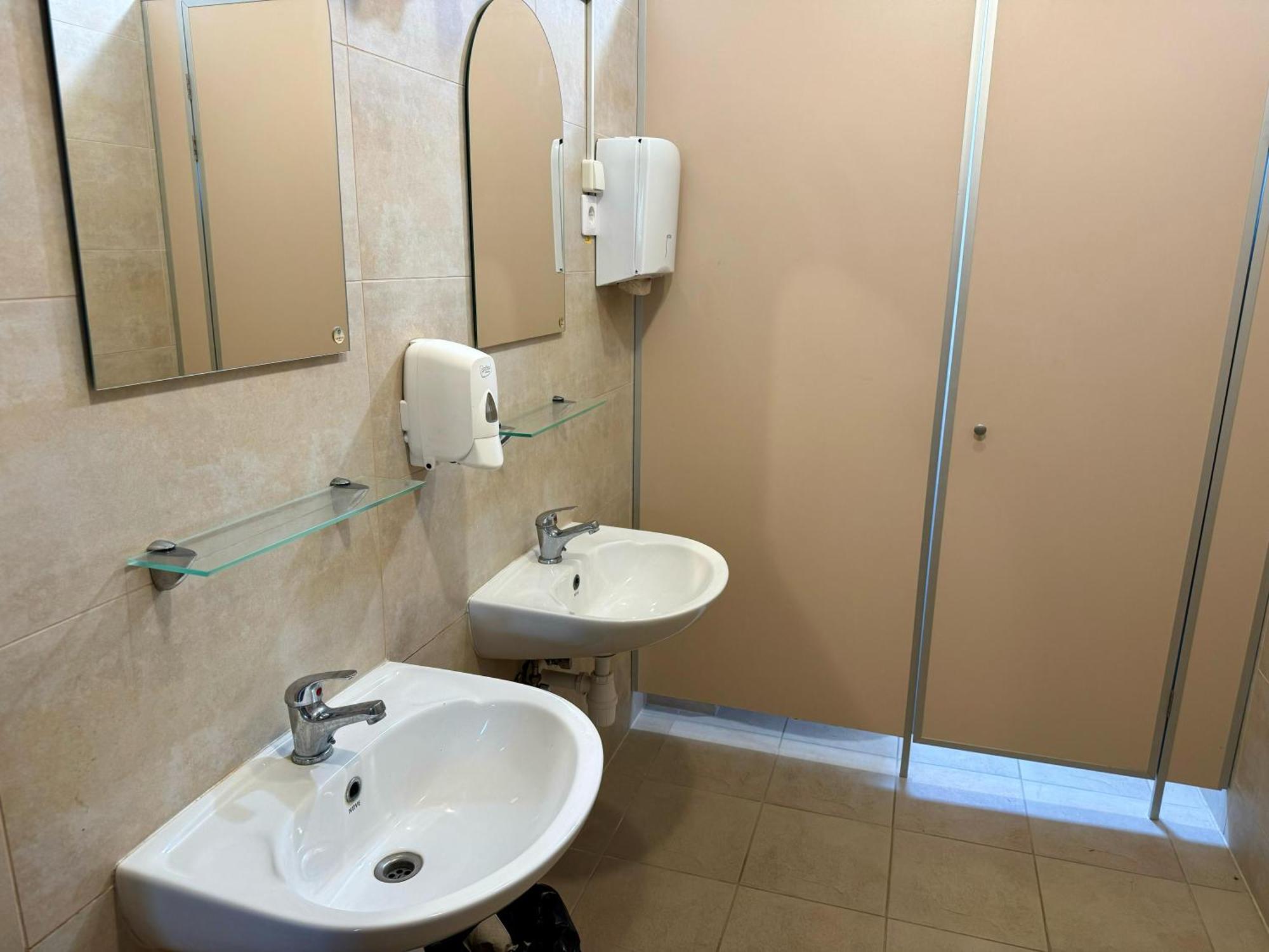 Sajutu Parka Hostelis Валмиера Экстерьер фото